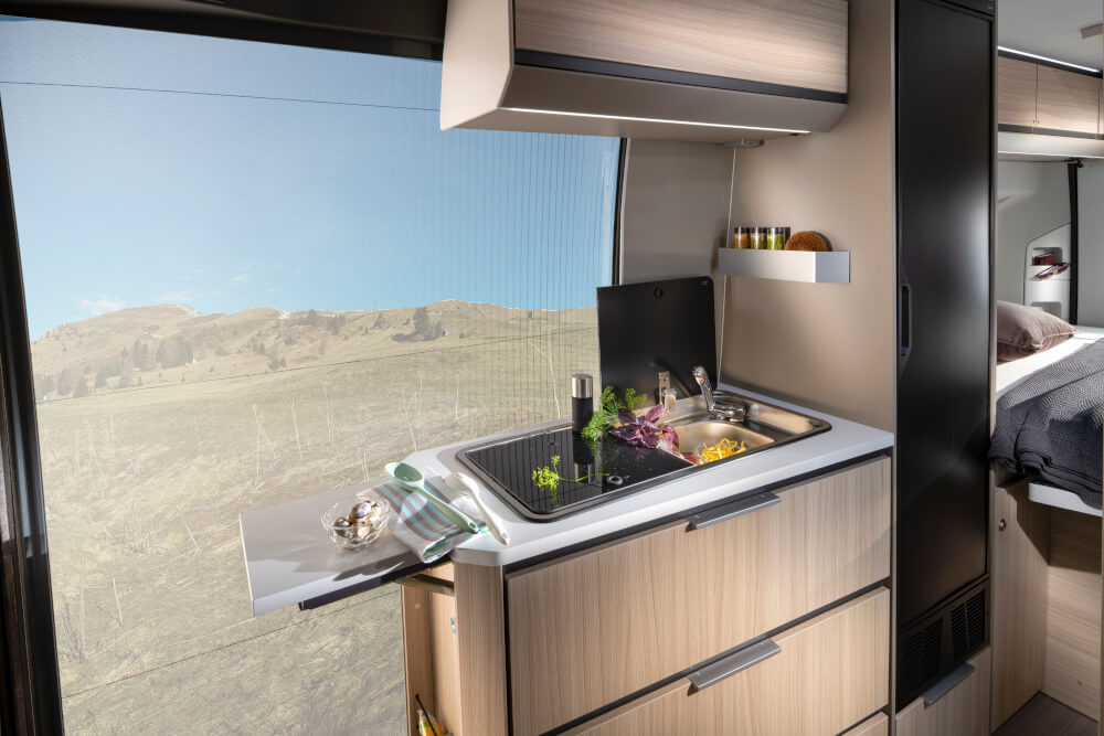 Adria Twin Plus 600 SPB Family Kastenwagen 2022 Küche