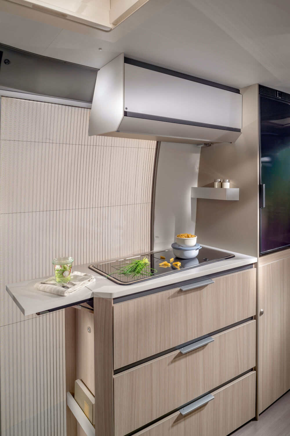 Adria Twin Plus 640 SGX Kastenwagen 2022 Küche