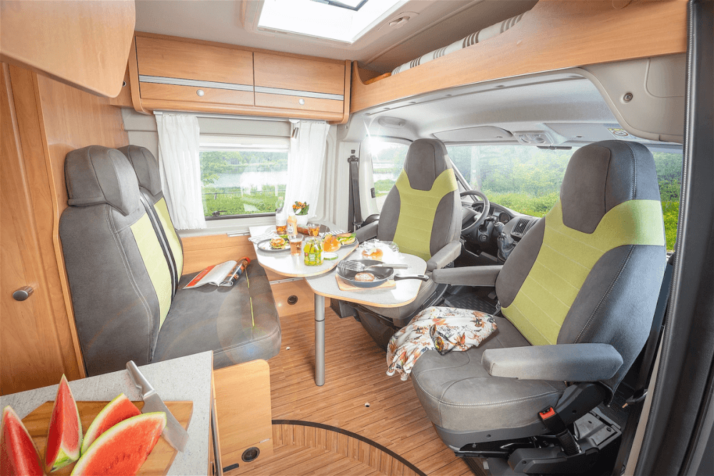 Pössl 2WIN S Plus 600 (Citroen) Kastenwagen 2021 Sitzgruppe