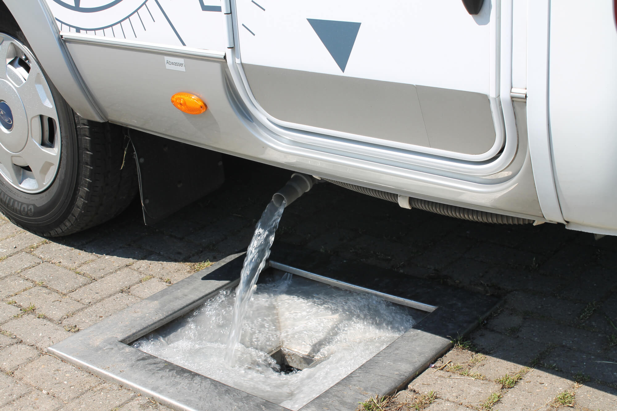 Den Wassertank vom Wohnmobil richtig reinigen (Ratgeber
