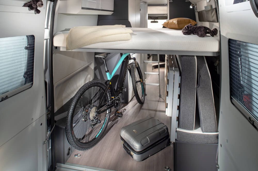 Welches Bett im Wohnmobil - Alkoven, Querbett, Längsbett oder Hubbett?